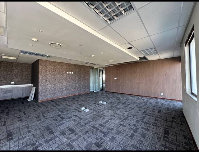 432M² OFFICE TO LET IN ECO PARK ESTATE